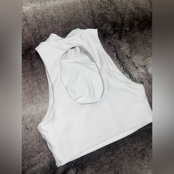 ALO YOGA Mockneck Cropped Top. - Picture 4 of 5